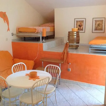 In With Sea View, Terrace, Air Conditioning, Wi-fi דירה ורסי