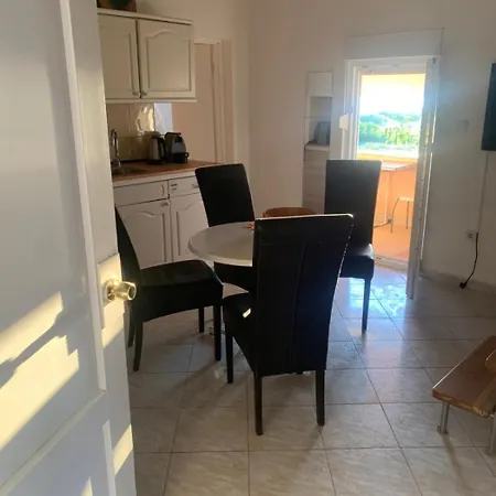דירה In With Sea View, Terrace, Air Conditioning, Wi-fi *